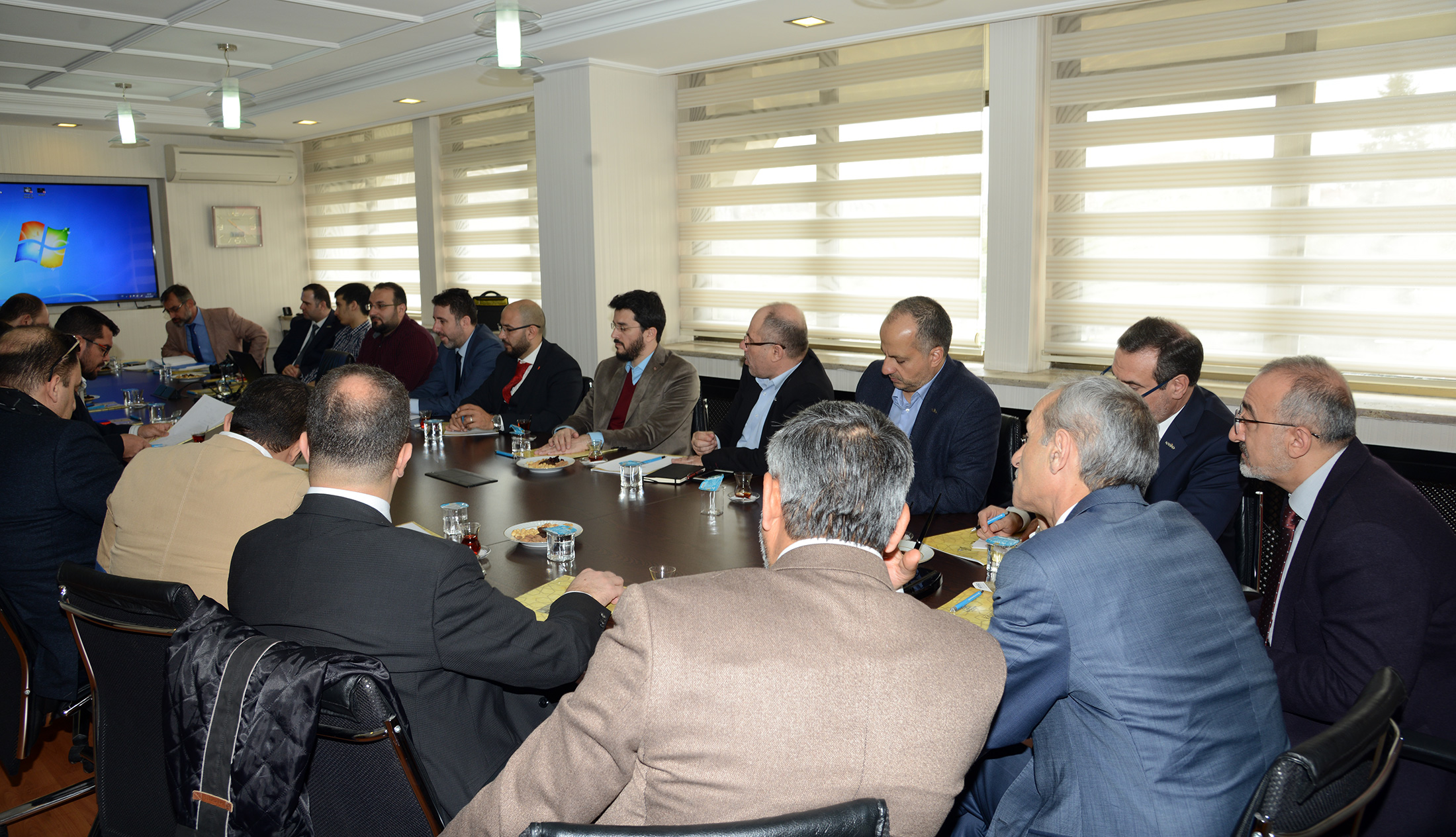 Arap Türk İş Adamları Derneği Heyeti Büyükşehir'i Ziyaret Etti
