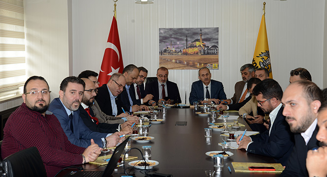 Arap Türk İş Adamları Derneği Heyeti Büyükşehir'i Ziyaret Etti