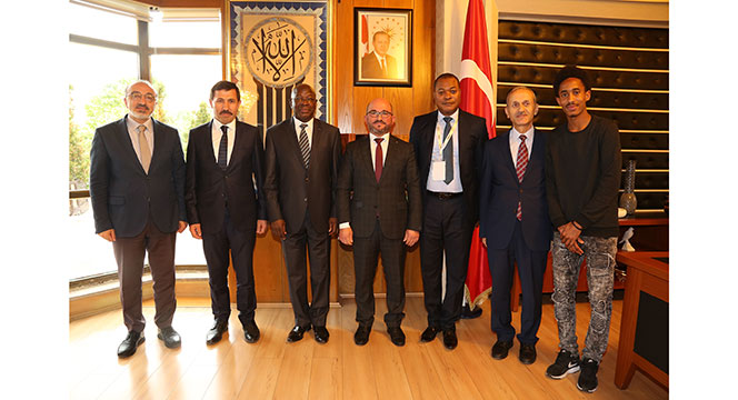 Benin Cumhuriyeti Büyükelçisi Büyükşehir'i Ziyaret Etti