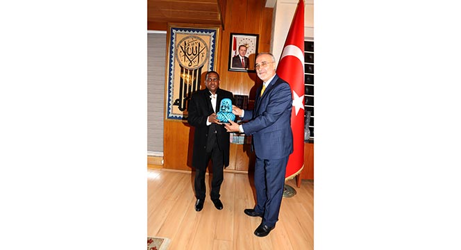 Nijerli Bakan'dan Büyükşehir'e Ziyaret