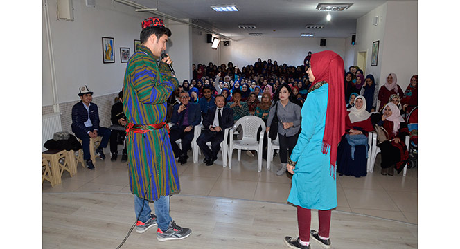 Uluslararası Öğrenciler Ülkelerini Tanıtıyor