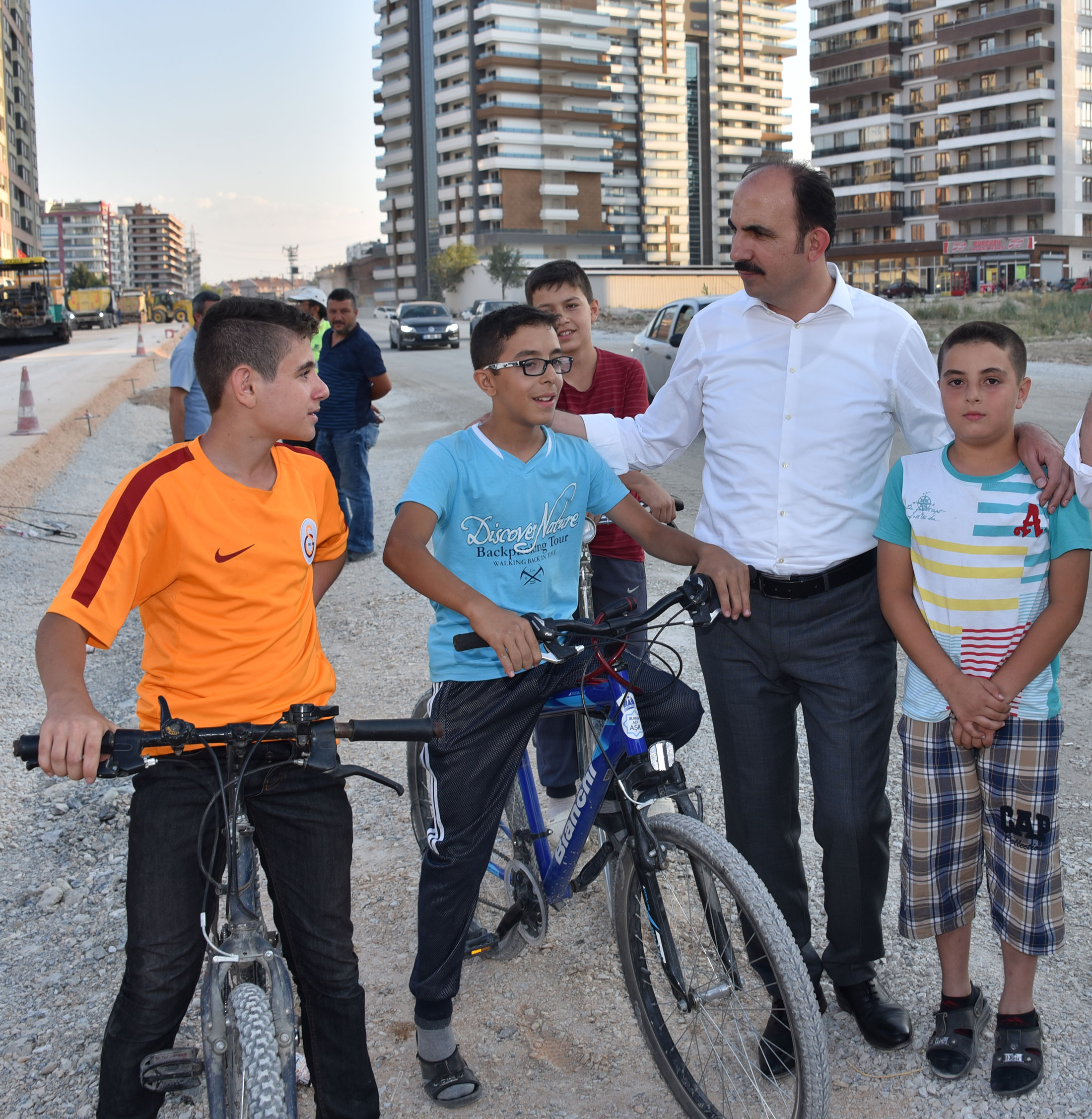 Başkan Altay, Şehit Ömer Halisdemir Caddesi'ndeki Çalışmaları İnceledi