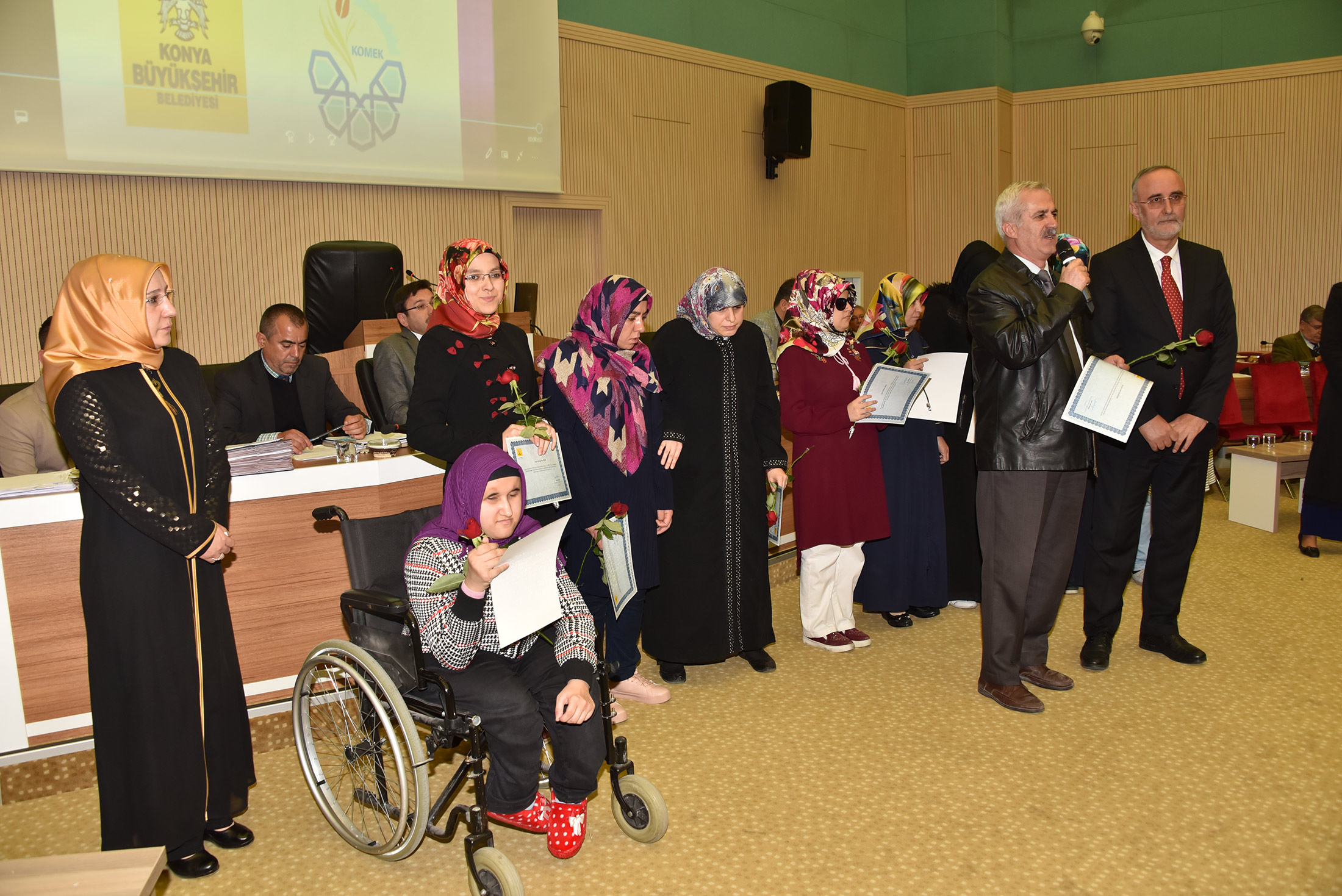 KOMEK'ten Mezun Olan Görme Engelli Kursiyerler Sertifikalarını Aldı