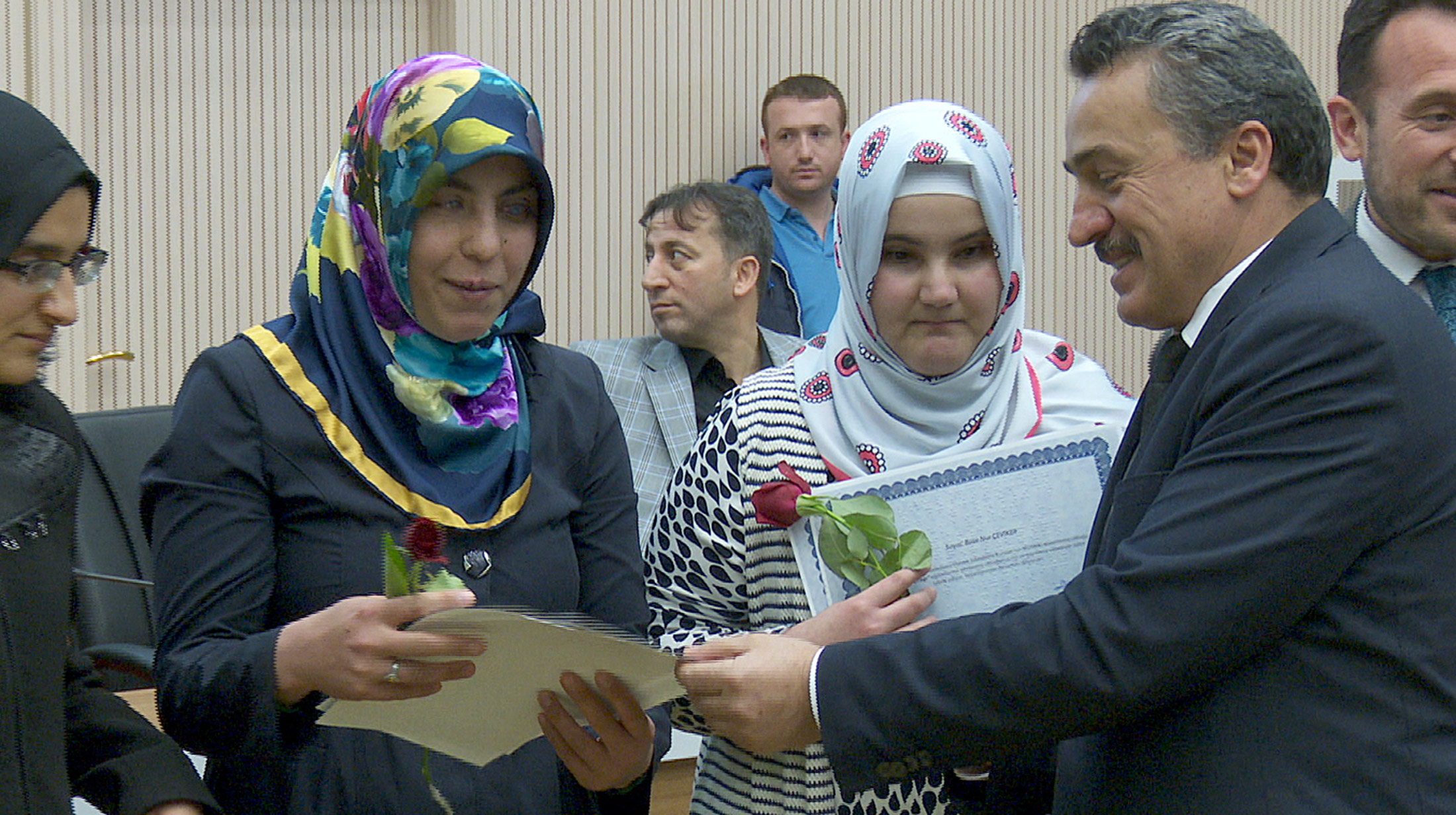 KOMEK'ten Mezun Olan Görme Engelli Kursiyerler Sertifikalarını Aldı