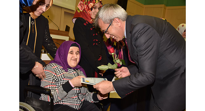 KOMEK'ten Mezun Olan Görme Engelli Kursiyerler Sertifikalarını Aldı