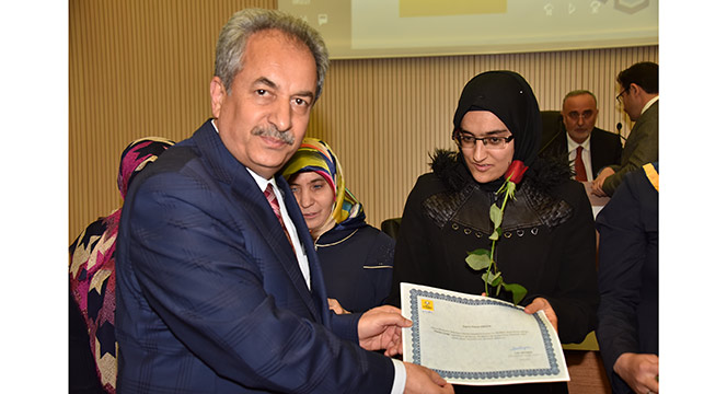 KOMEK'ten Mezun Olan Görme Engelli Kursiyerler Sertifikalarını Aldı