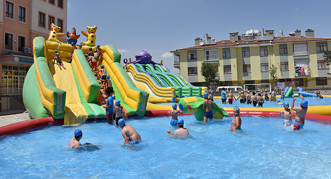 Bu Yaz 52 Bin Çocuk Hem Yüzme Öğrendi Hem Eğlendi