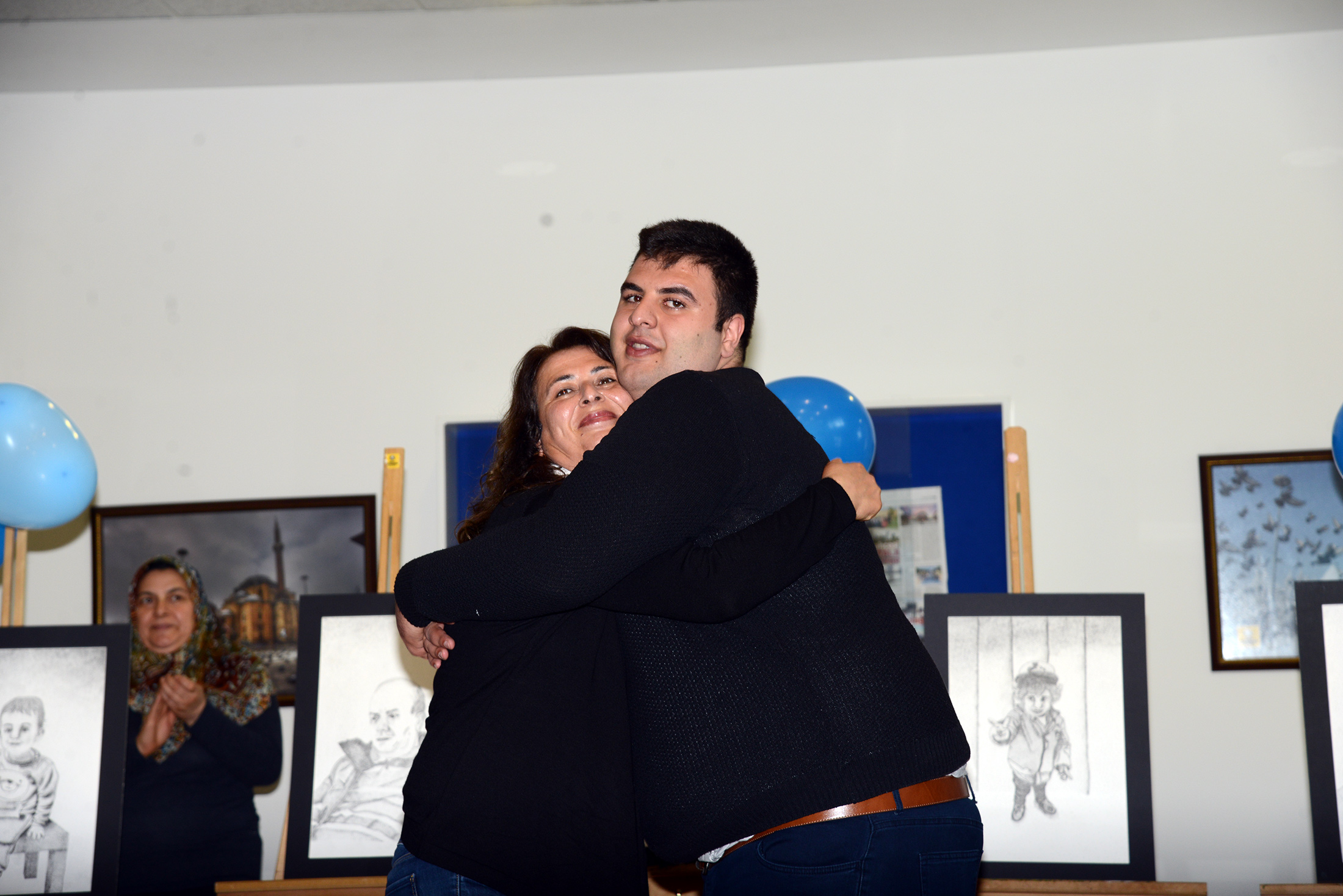 Dünya Otizm Farkındalık Günü'nde Anlamlı Program