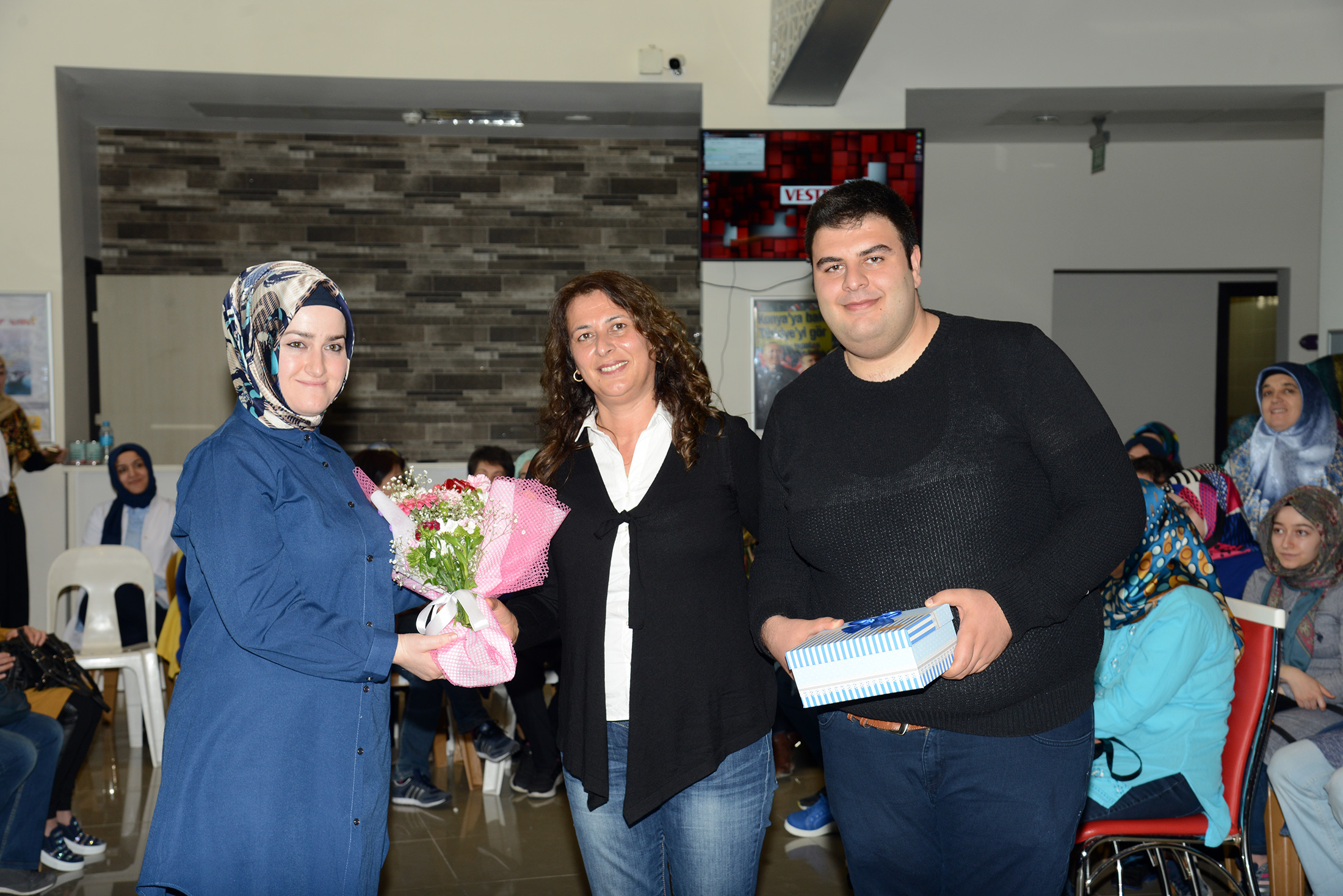 Dünya Otizm Farkındalık Günü'nde Anlamlı Program