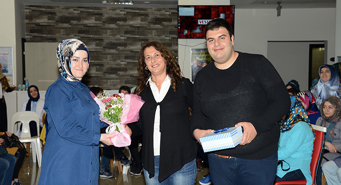 Dünya Otizm Farkındalık Günü'nde Anlamlı Program