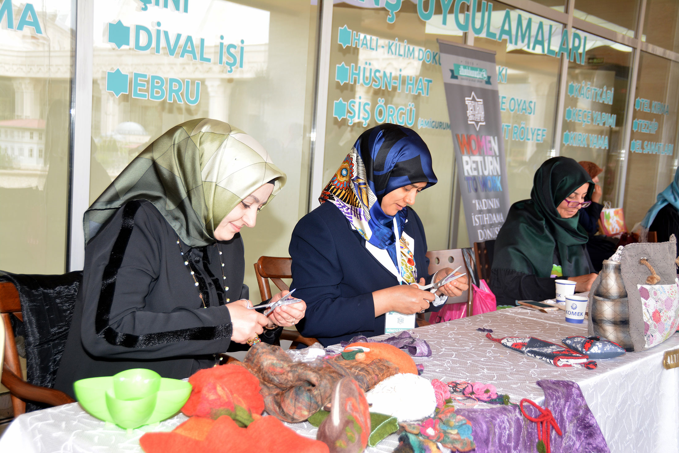 Altın Dokunuşlar Sergisi ve Bilgi Şöleni Büyük İlgi Görüyor