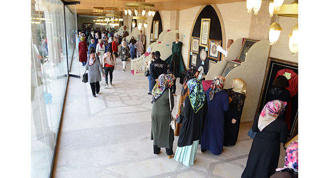 Altın Dokunuşlar Sergisi ve Bilgi Şöleni Büyük İlgi Görüyor