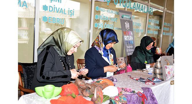 Altın Dokunuşlar Sergisi ve Bilgi Şöleni Büyük İlgi Görüyor