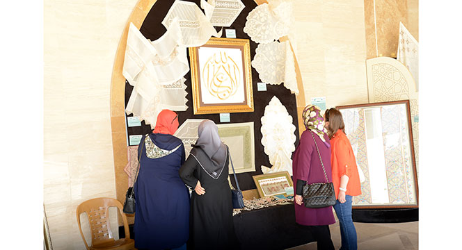 Altın Dokunuşlar Sergisi ve Bilgi Şöleni Büyük İlgi Görüyor