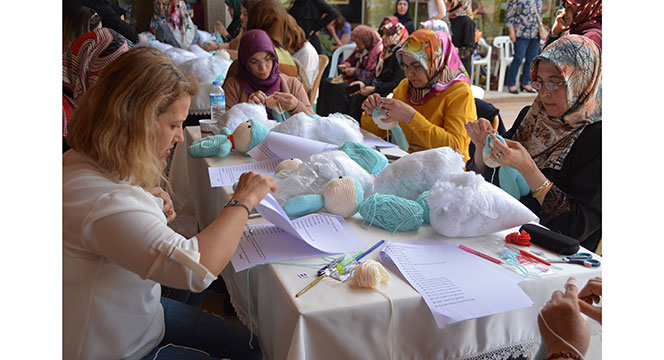 Altın Dokunuşlar Sergisi ve Bilgi Şöleni Büyük İlgi Görüyor