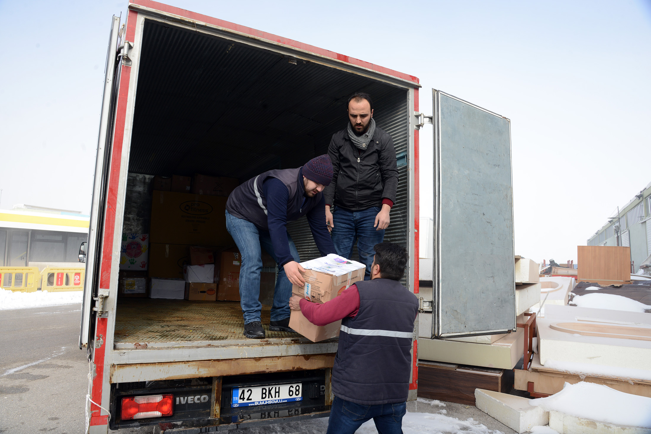 Suriye Sınırındaki Yetim Çocuklara KOMEK'ten Şefkat Eli