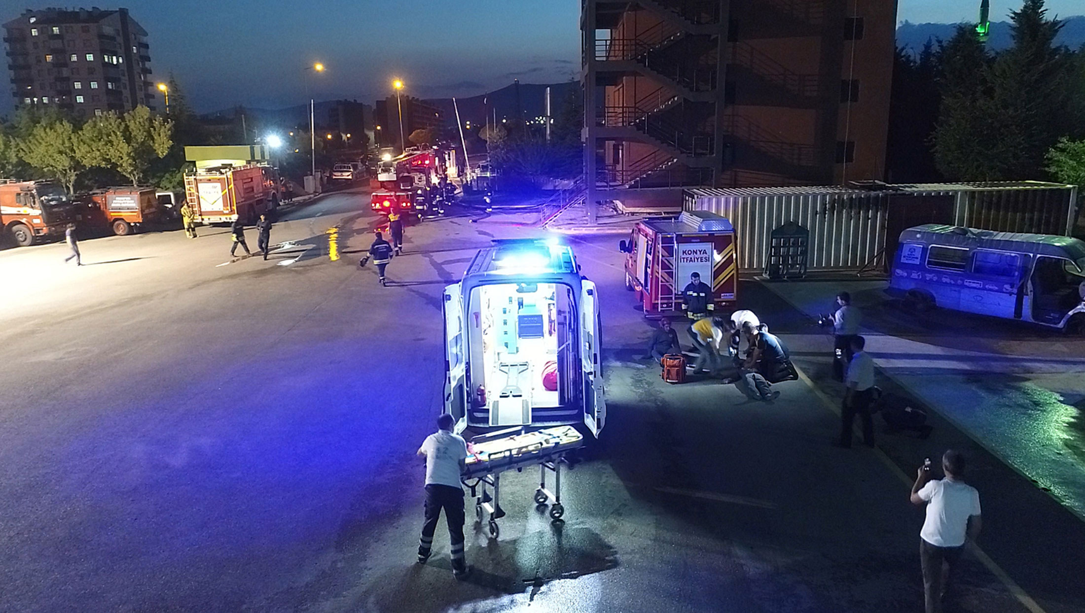 Konya İtfaiyesi'nden Nefes Kesen Gece Tatbikatı