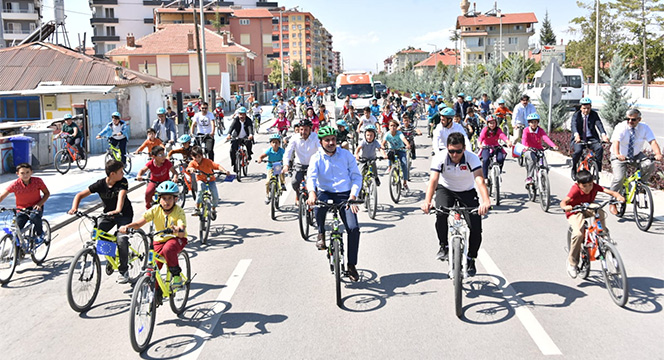 Başkan Altay Sağlıklı Yaşam İçin Çocuklarla Birlikte Pedal Çevirdi 