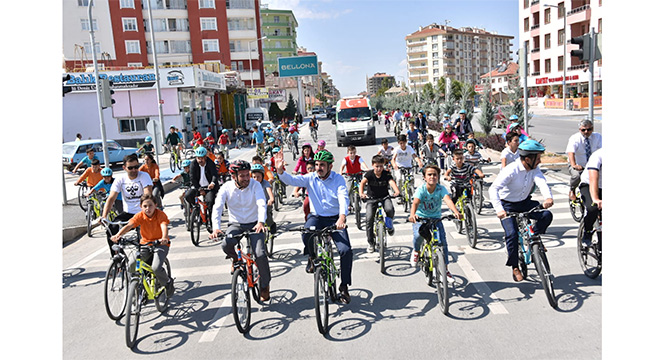 Başkan Altay Sağlıklı Yaşam İçin Çocuklarla Birlikte Pedal Çevirdi 