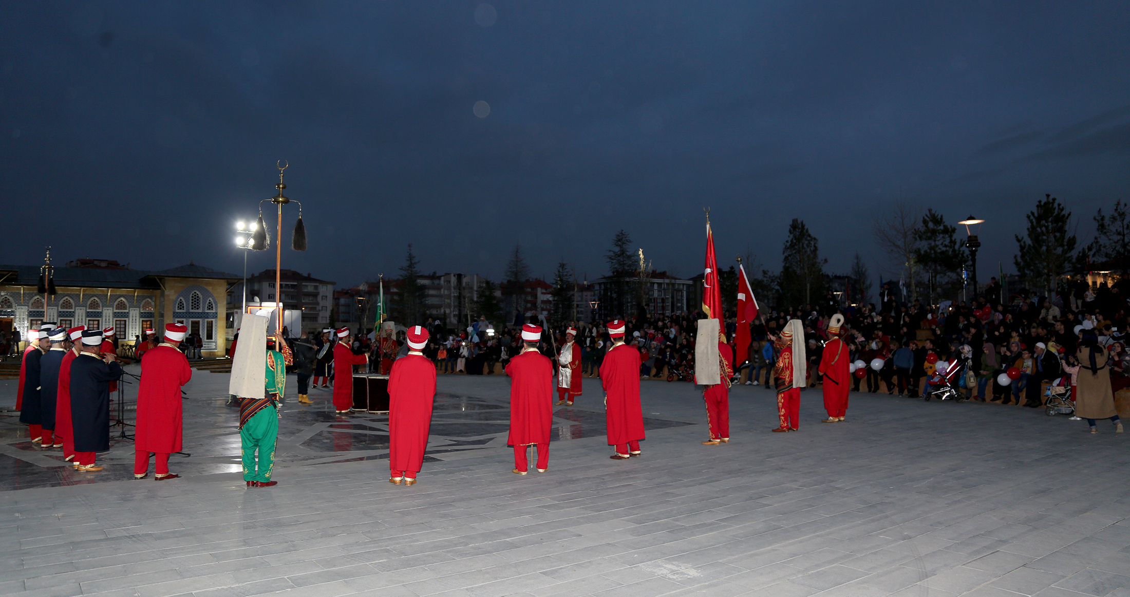 Gençlik Meclisi Üyeleri Ecdat Bahçesi'nde Ecdadı Yad Etti 