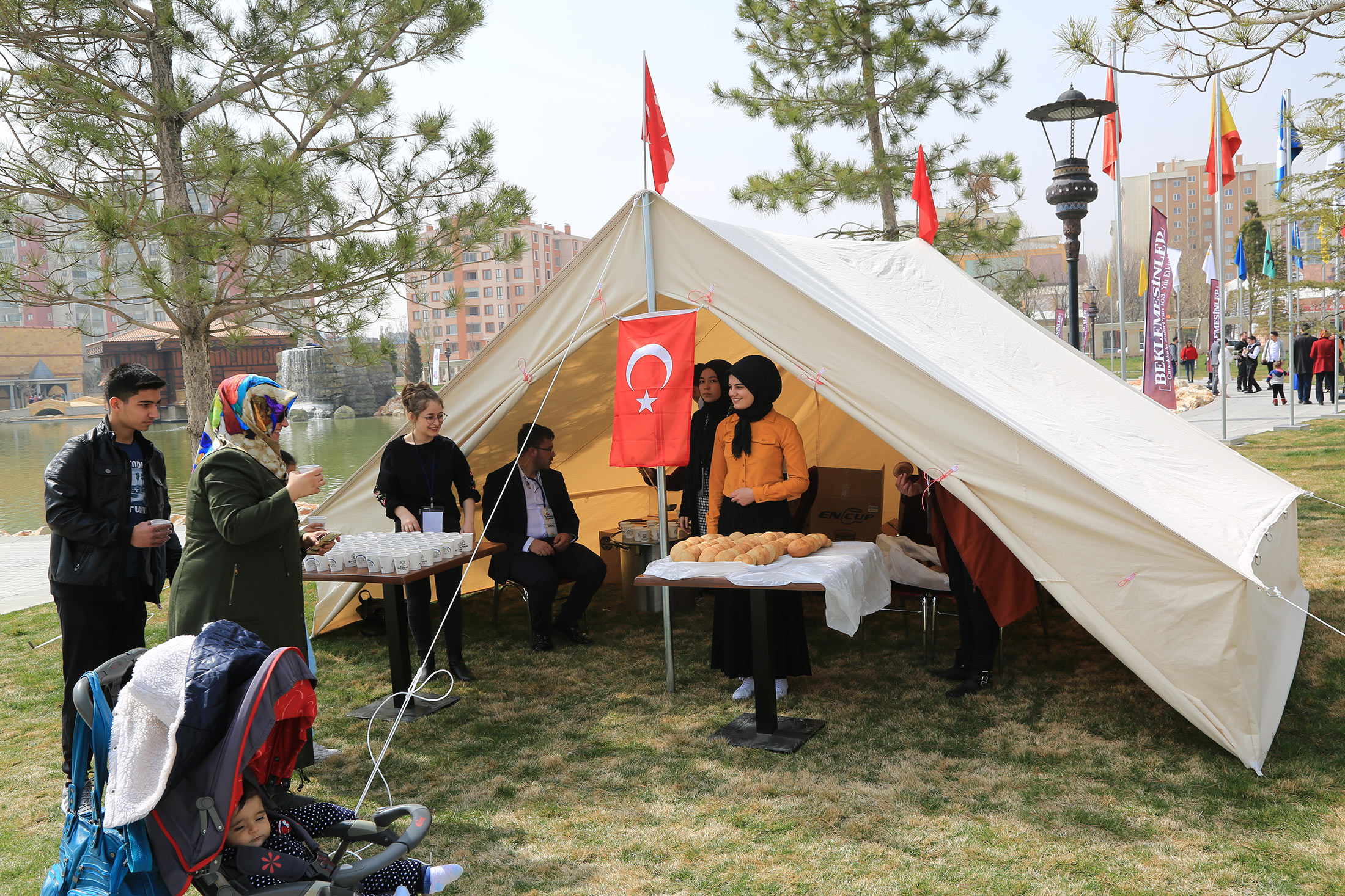 Gençlik Meclisi Üyeleri Ecdat Bahçesi'nde Ecdadı Yad Etti 