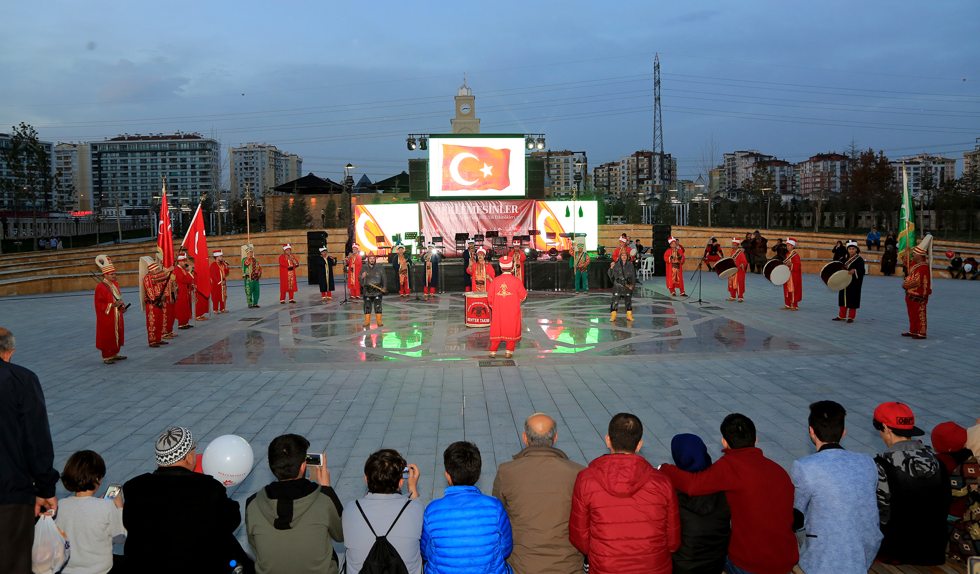 Gençlik Meclisi Üyeleri Ecdat Bahçesi'nde Ecdadı Yad Etti 