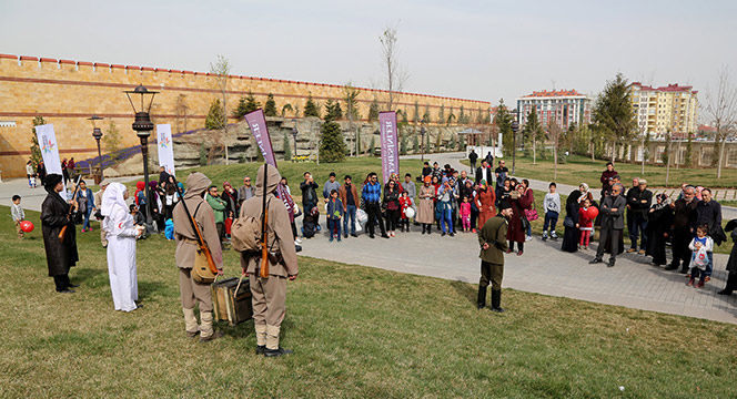 Gençlik Meclisi Üyeleri Ecdat Bahçesi'nde Ecdadı Yad Etti 