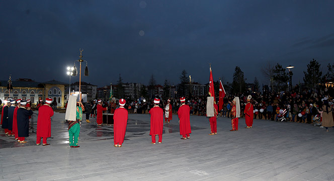 Gençlik Meclisi Üyeleri Ecdat Bahçesi'nde Ecdadı Yad Etti 