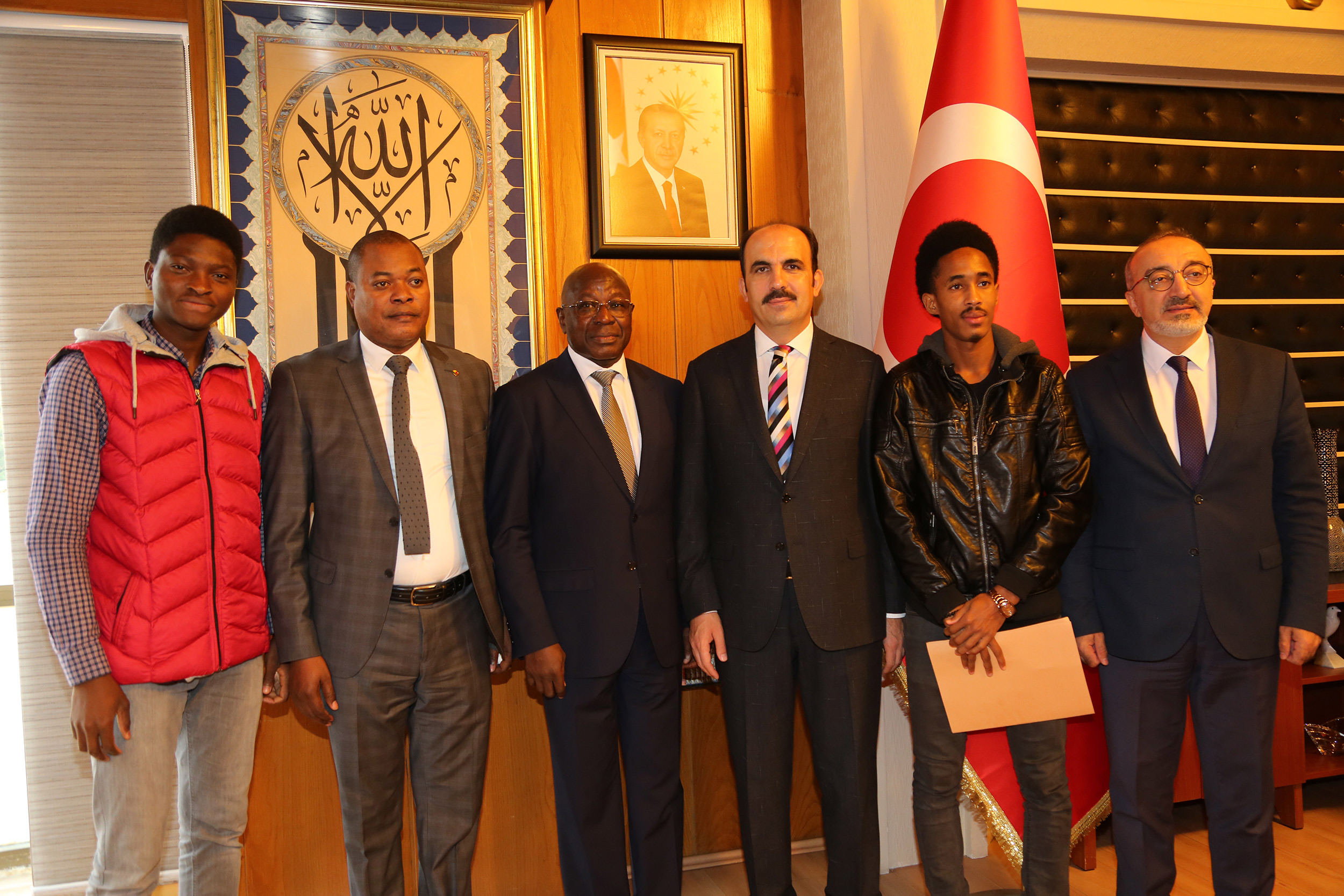 Benin Büyükelçisi Gomina Başkan Altay'ı Ziyaret Etti