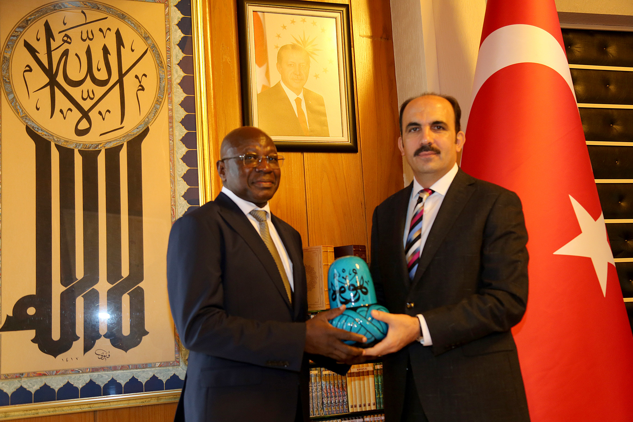 Benin Büyükelçisi Gomina Başkan Altay'ı Ziyaret Etti