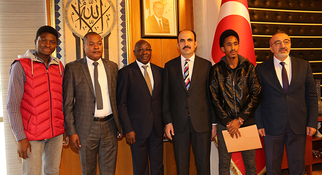 Benin Büyükelçisi Gomina Başkan Altay'ı Ziyaret Etti