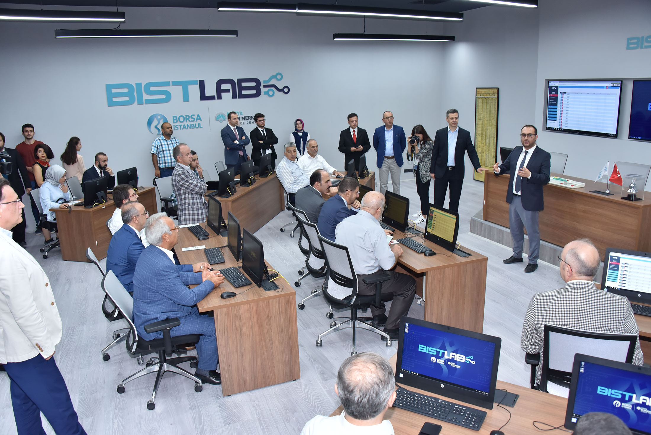 Borsa Uygulama ve Finans Simülasyon Laboratuvarı Açıldı