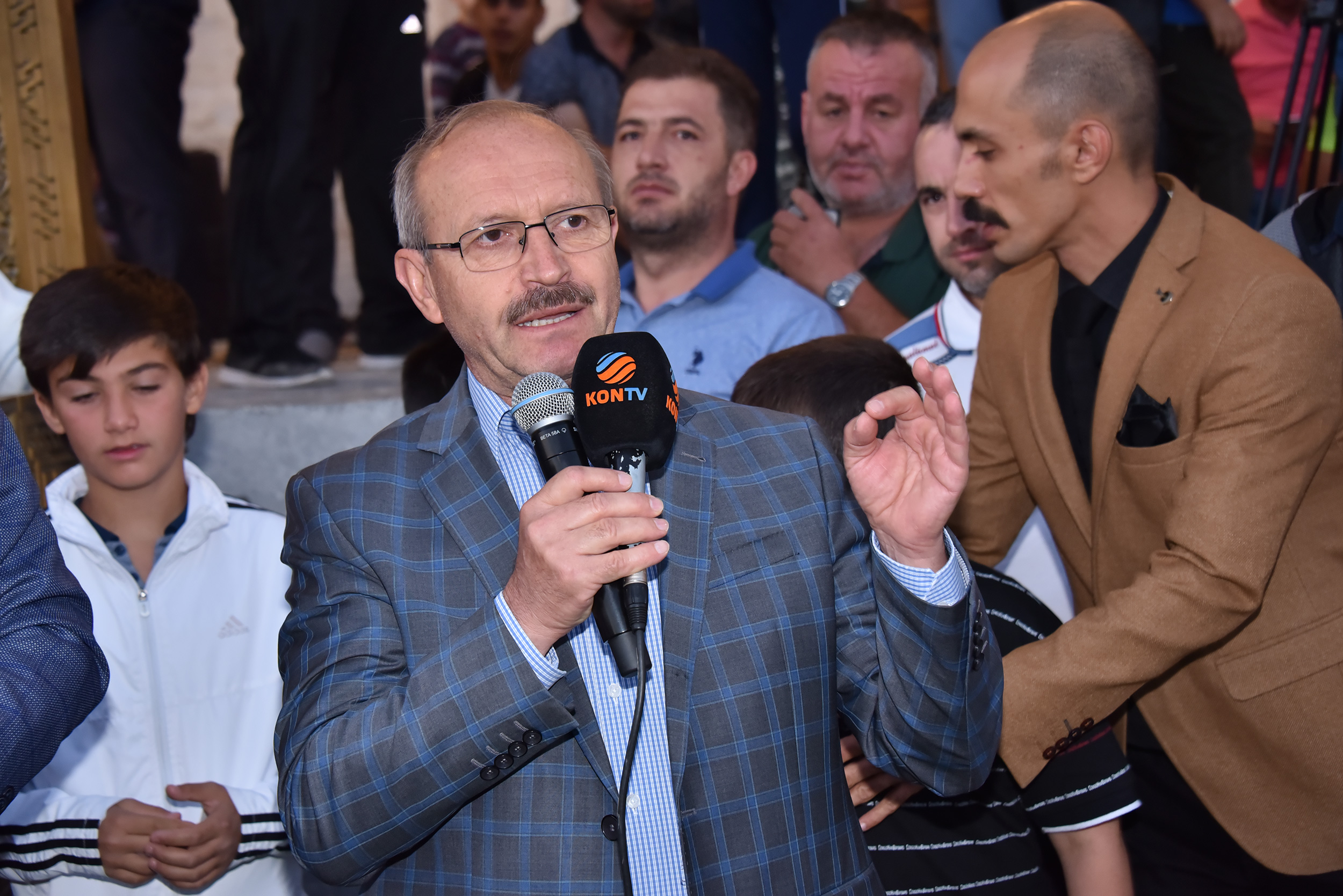 Binlerce Çocuk Sabah Namazında Mevlana Meydanı'nı Doldurdu