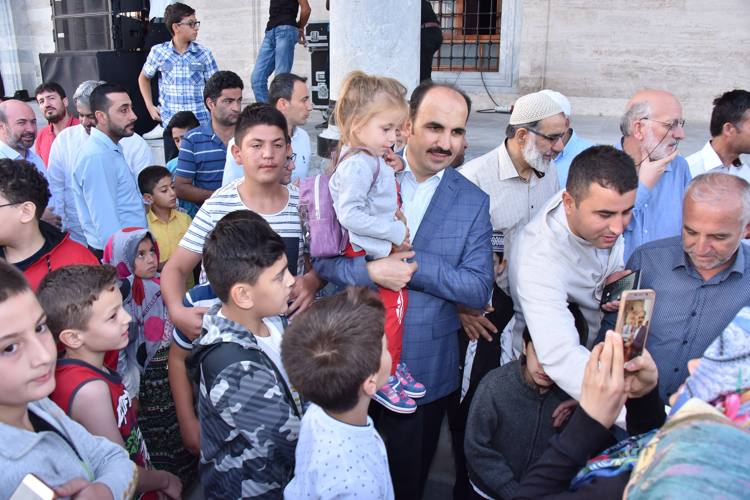 Binlerce Çocuk Sabah Namazında Mevlana Meydanı'nı Doldurdu