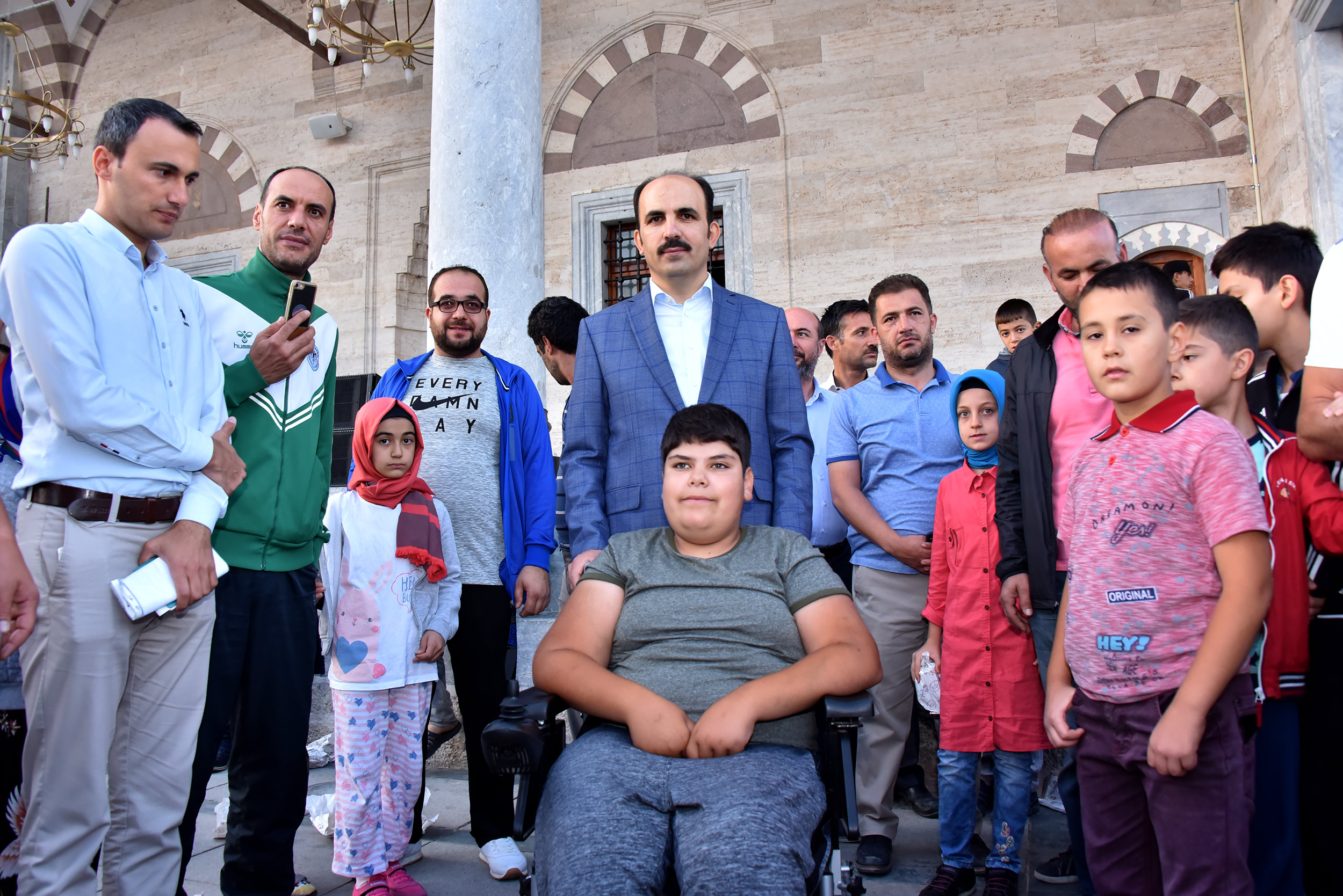 Binlerce Çocuk Sabah Namazında Mevlana Meydanı'nı Doldurdu