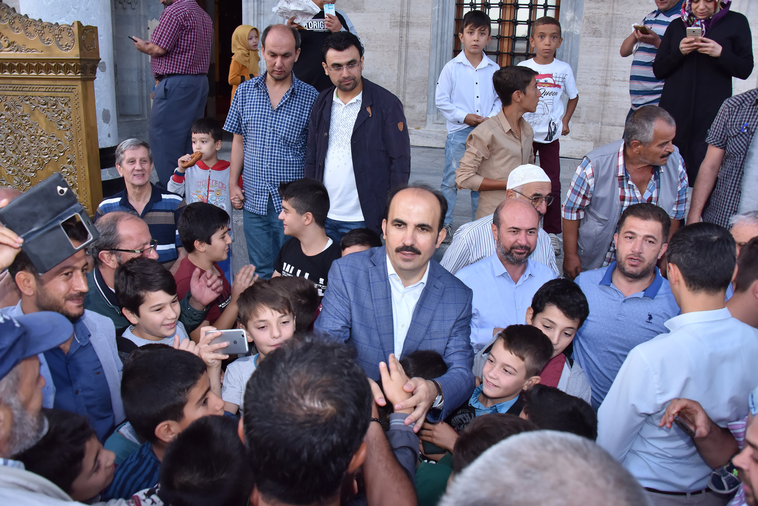 Binlerce Çocuk Sabah Namazında Mevlana Meydanı'nı Doldurdu