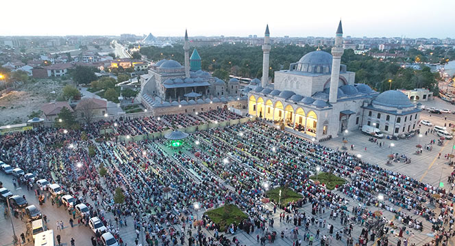 Binlerce Çocuk Sabah Namazında Mevlana Meydanı'nı Doldurdu