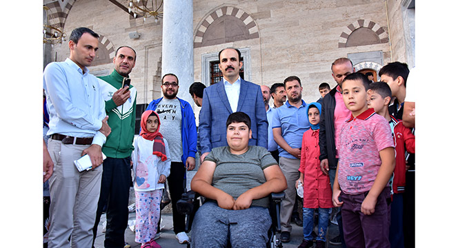 Binlerce Çocuk Sabah Namazında Mevlana Meydanı'nı Doldurdu