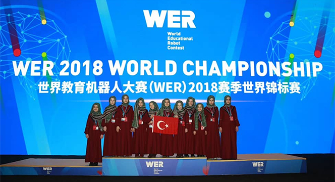 Başkan Altay Dünya Robot Yarışması'nda Ödül Alan Öğrencilerle Buluştu