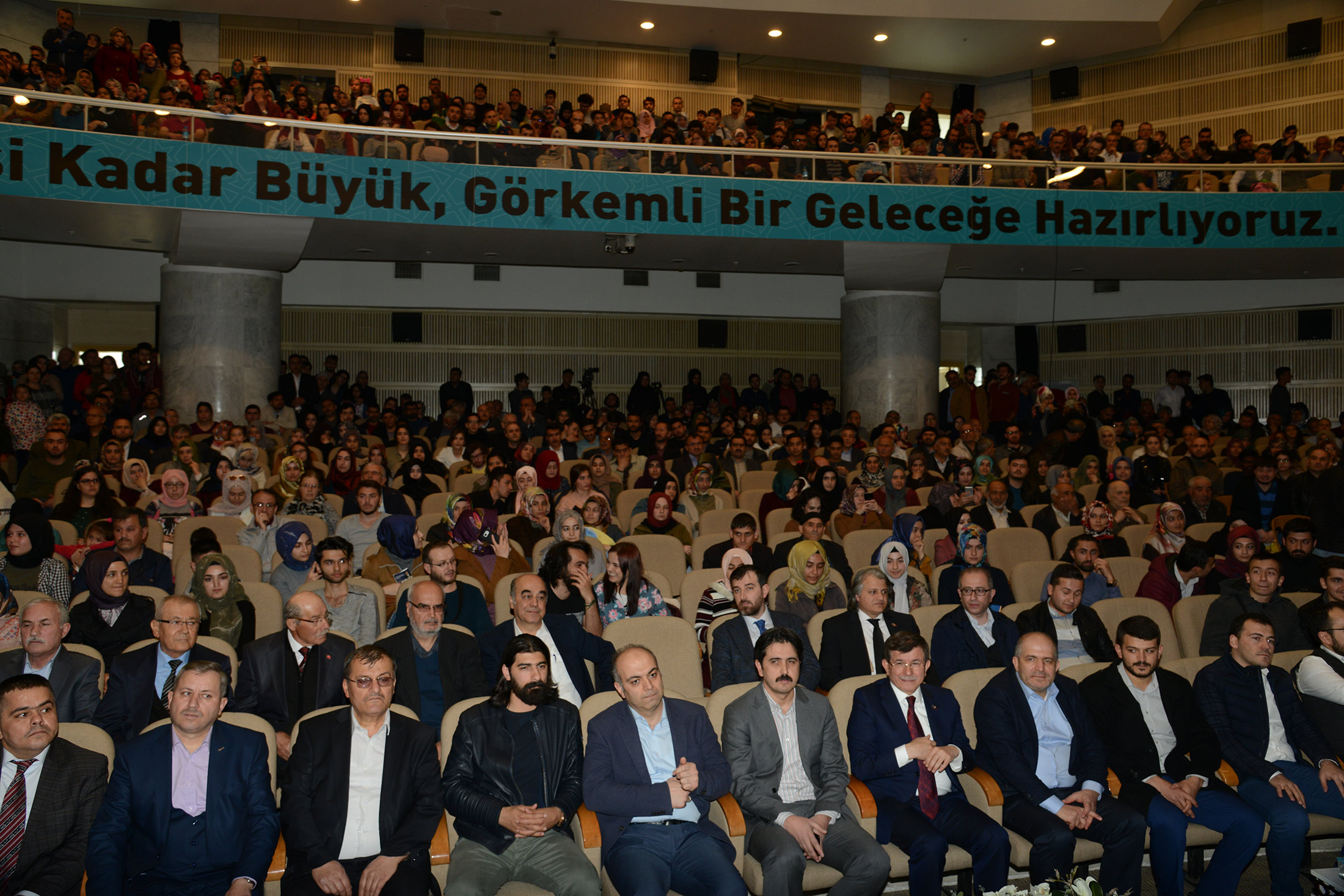 Davutoğlu'ndan 'Bilgi, Bilinç ve Ahlak' Konferansı