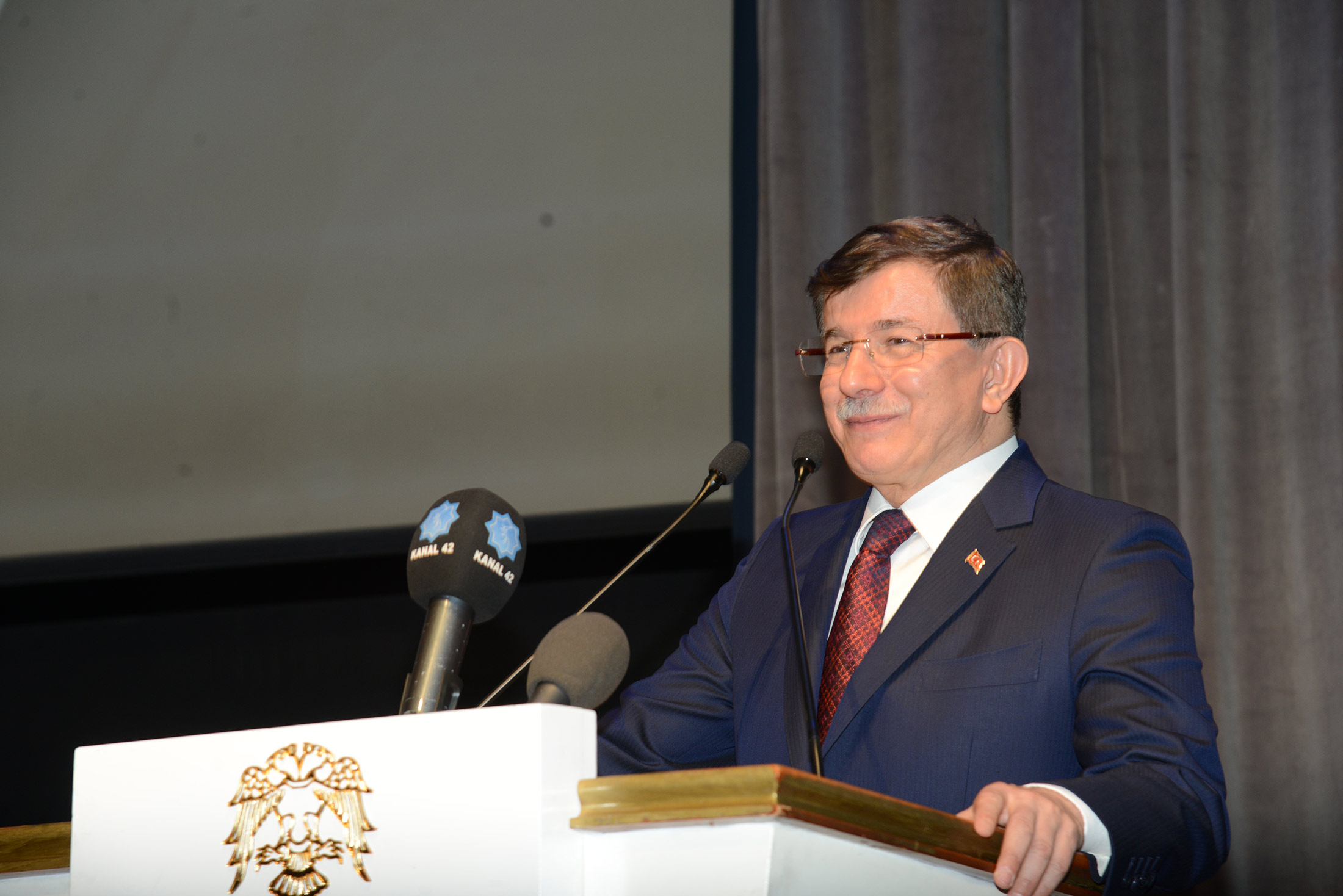 Davutoğlu'ndan 'Bilgi, Bilinç ve Ahlak' Konferansı