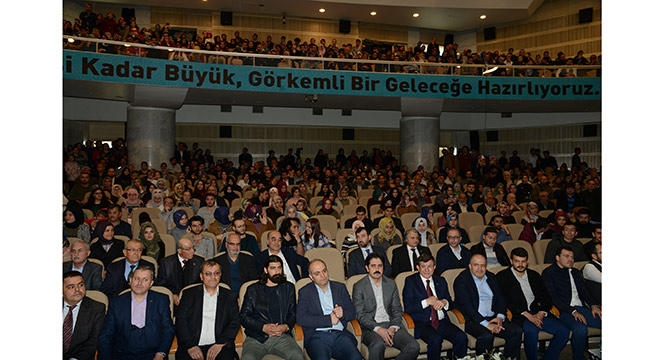 Davutoğlu'ndan 'Bilgi, Bilinç ve Ahlak' Konferansı