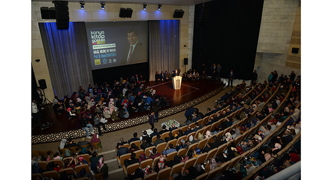 Davutoğlu'ndan 'Bilgi, Bilinç ve Ahlak' Konferansı