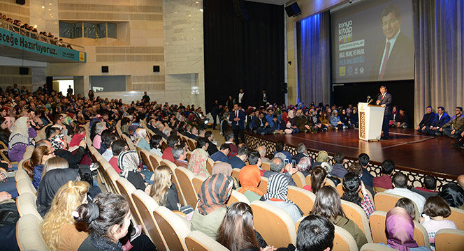 Davutoğlu'ndan 'Bilgi, Bilinç ve Ahlak' Konferansı