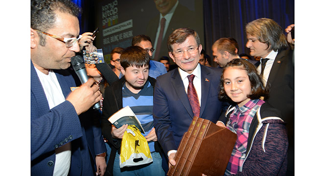 Davutoğlu'ndan 'Bilgi, Bilinç ve Ahlak' Konferansı