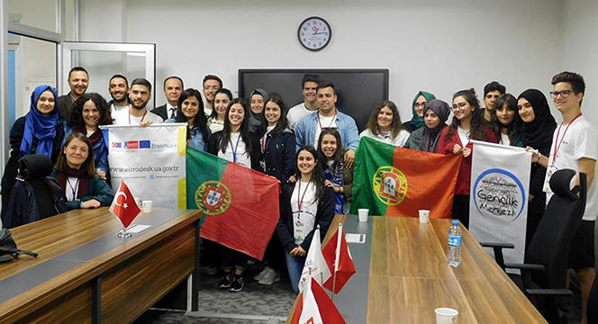 Kılıçarslan Gençlik Merkezi Öğrencilere Rehberlik Ediyor
