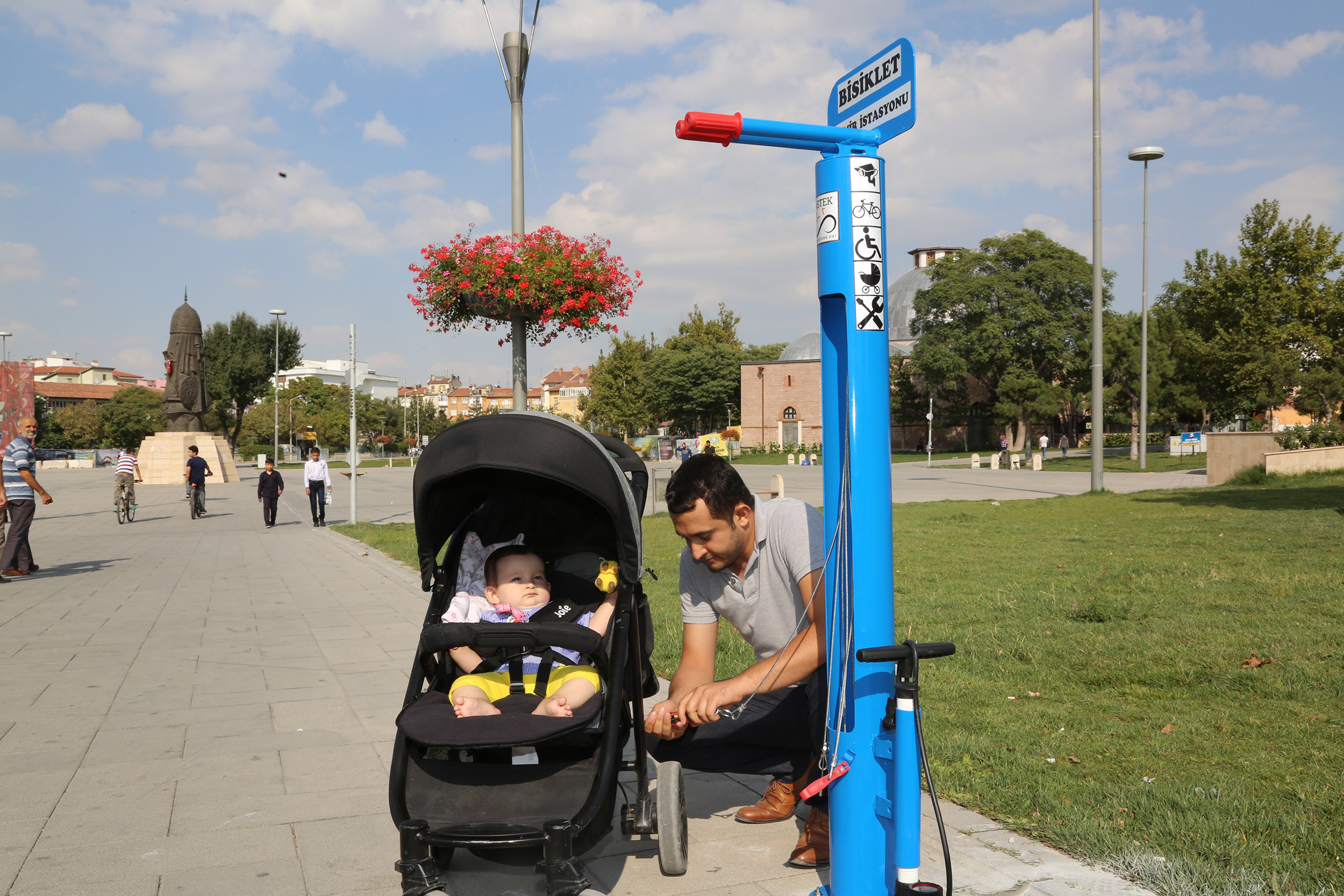 Büyükşehir'den 26 Noktaya Bisiklet Tamir İstasyonu