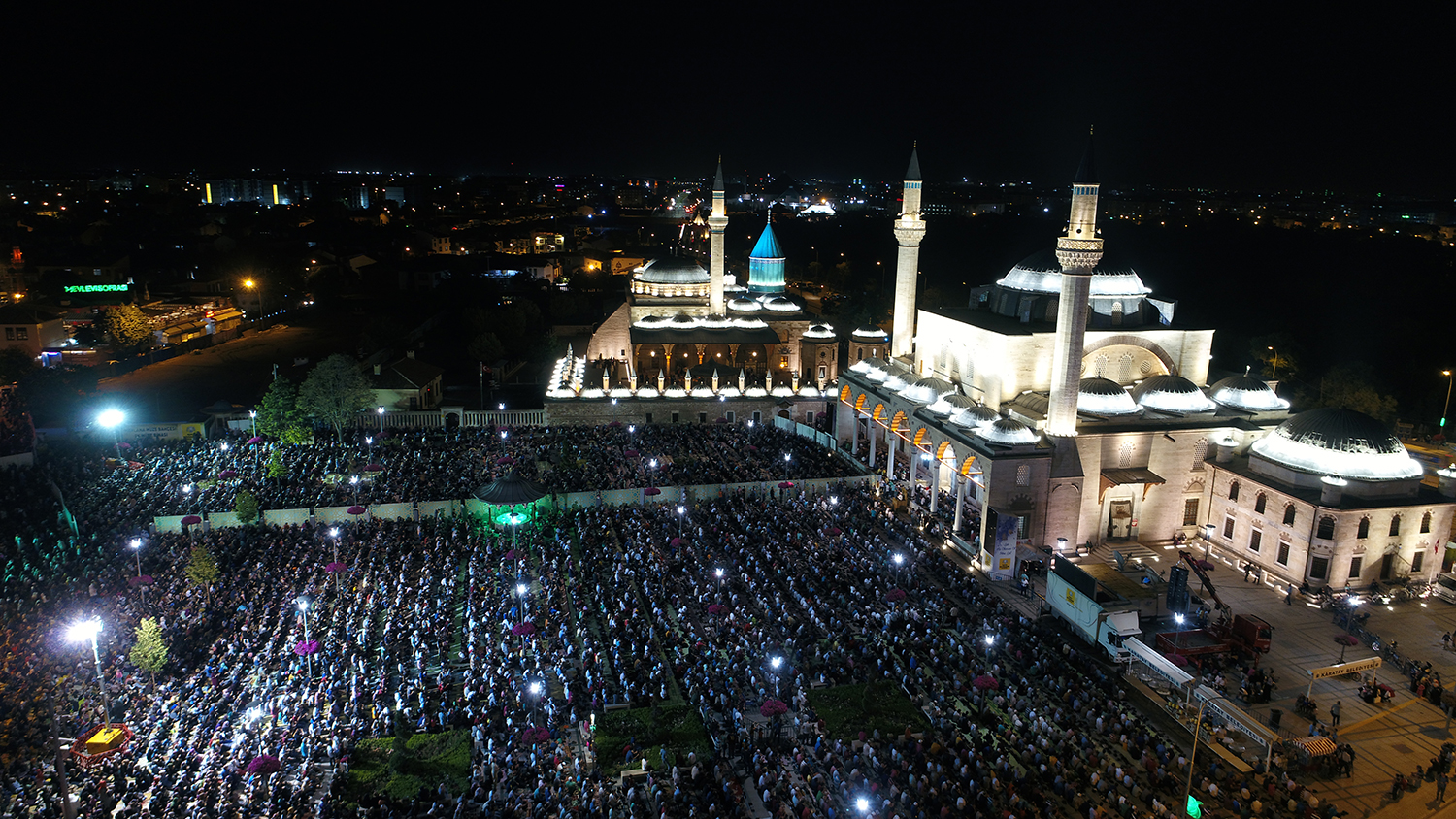 Kadir Gecesi'nde On Binler Mevlana Meydanı'nda Buluştu