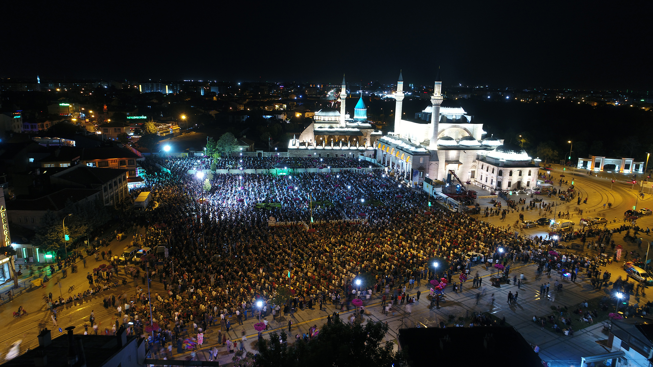 Kadir Gecesi'nde On Binler Mevlana Meydanı'nda Buluştu