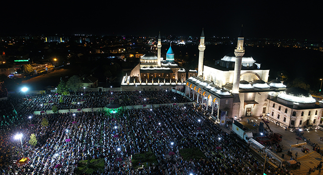 Kadir Gecesi'nde On Binler Mevlana Meydanı'nda Buluştu